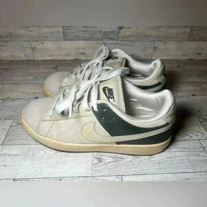 Nike Kobe Zoom Air Low Top Sneakers
Youth Size 6.5Y (US) |